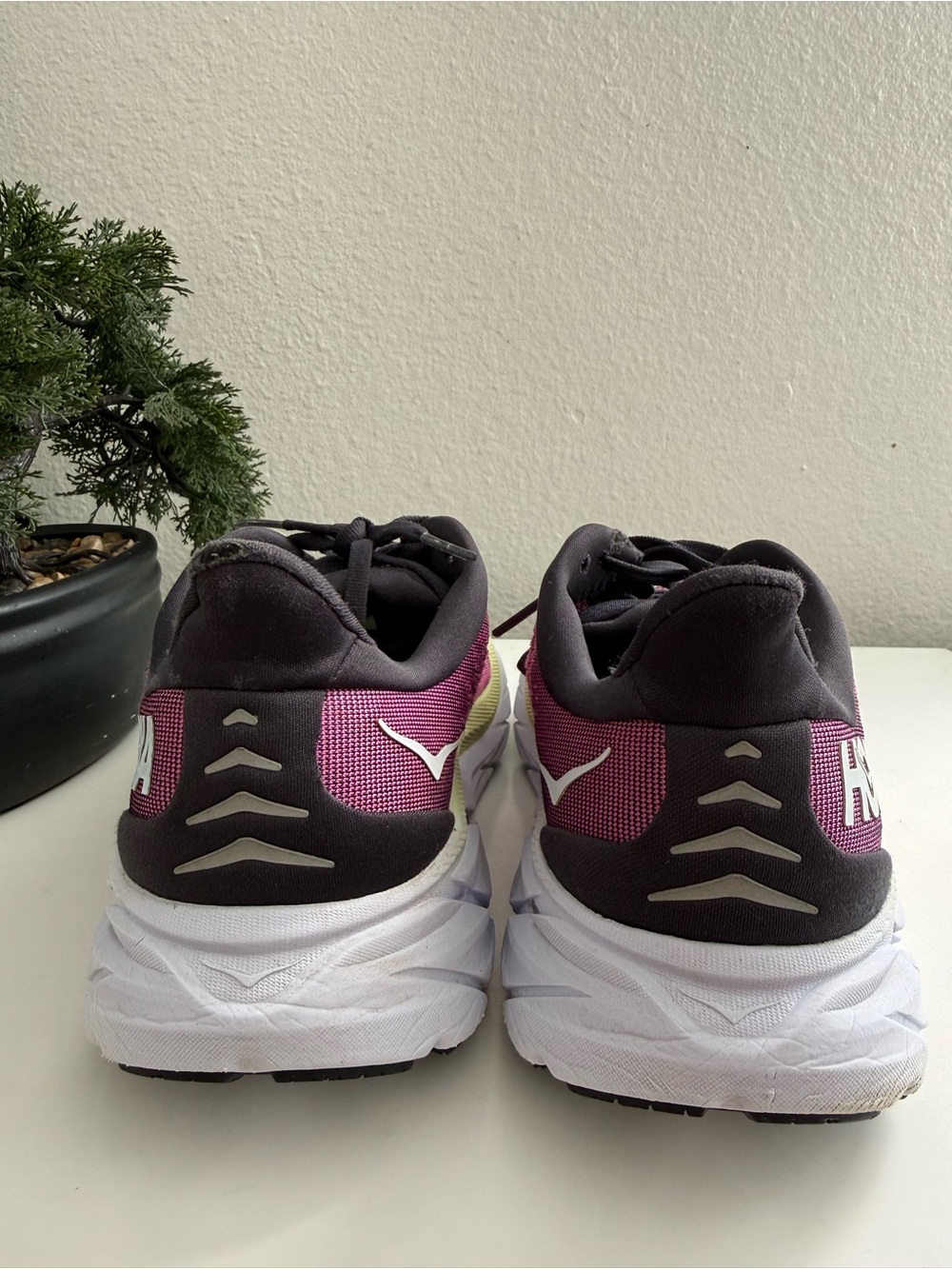 Hoka Clifton 8 Women size 10 Running Shoes in Magenta and Black - Picture 6 of 11